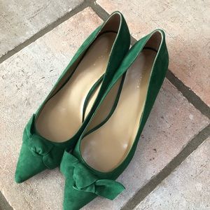 Ann Taylor suede green Kitten Heel